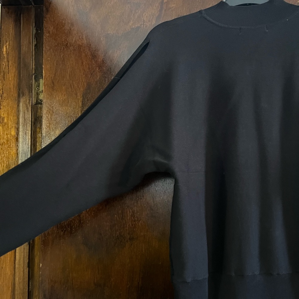 Cold Shoulder Top - Picture 4 of 5
